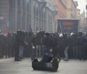 scontri_centrisociali_bologna